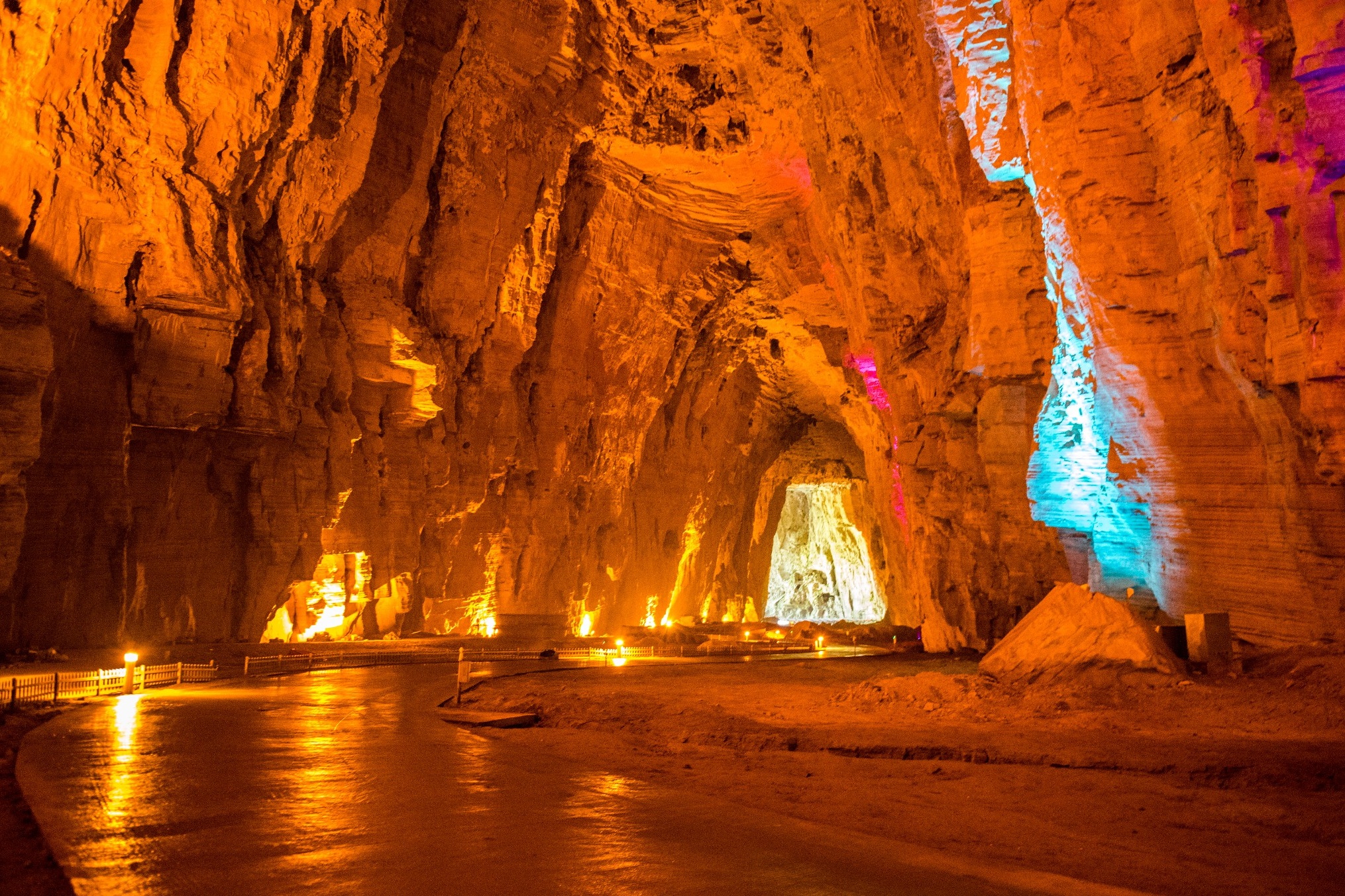 Tenglong Cave